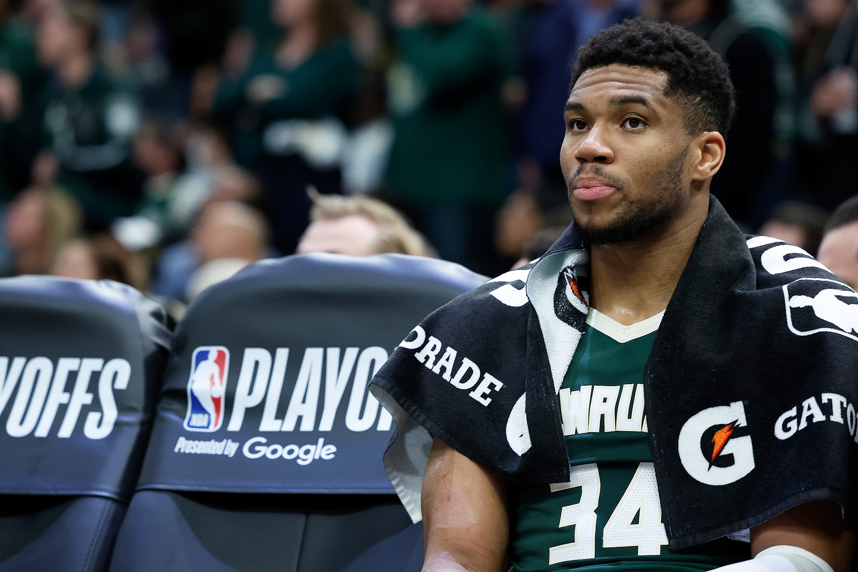 ESPN预测新赛季下滑球队：雄鹿第1 湖人第2 绿军&amp;太阳并列第3