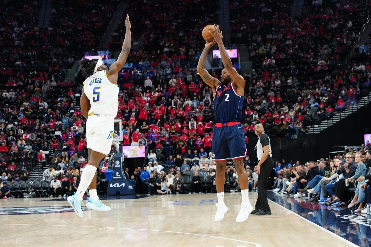 开云体育下载-霍勒迪砍35+11,仍无缘今日最佳，因为伦纳德3节就创队史第二纪录